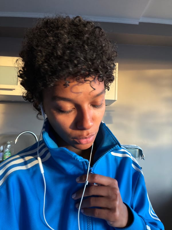 Young person takes selfies in Champs-sur-Marne apartment