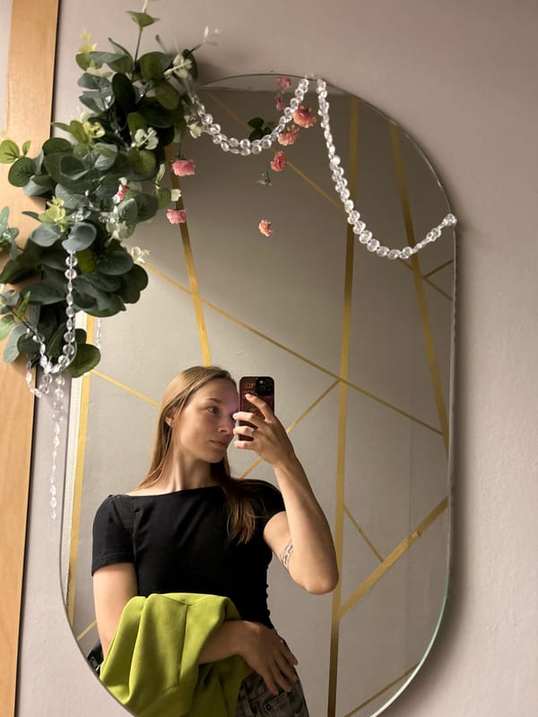 Casual selfies and style details from a morning in Chaikovsky