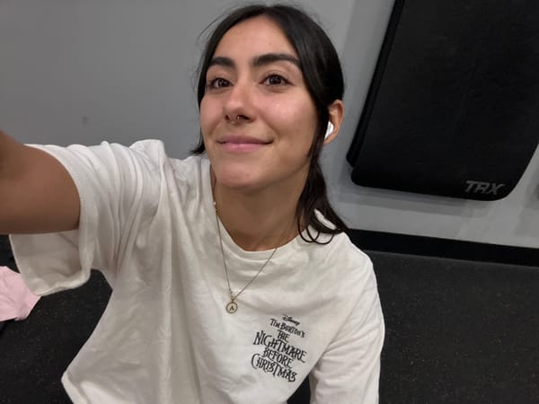 Evening gym sessions and selfies documented in Puebla