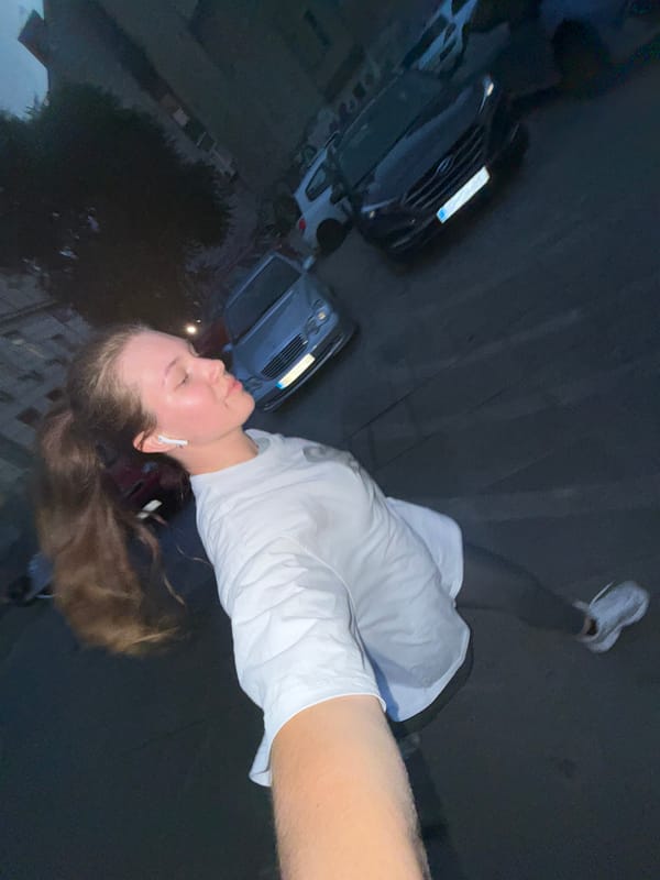 Woman jogs through Belgrade streets, documents journey with selfies
