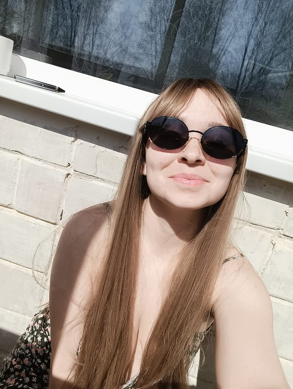 Mother and child captured in sunlit portraits in Izhevsk