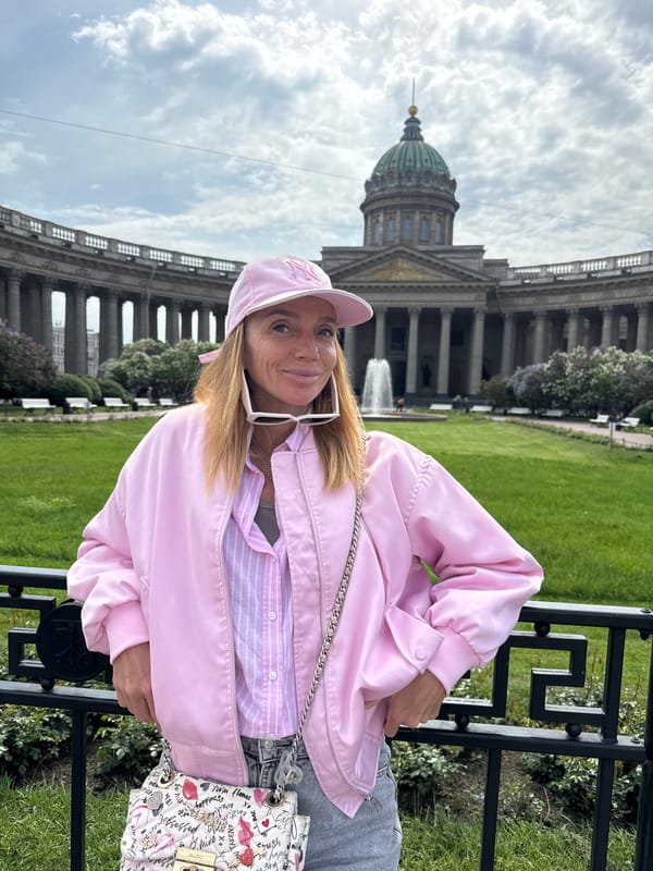 Spring tourism activity documented around Saint Petersburg's Kazan Cathedral
