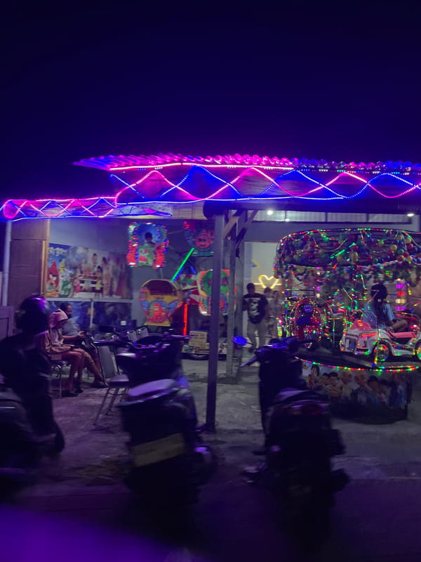 North Kuta streets and storefronts, morning into midday