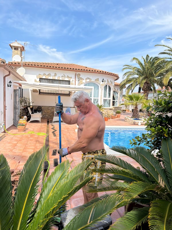 Man performs pool maintenance in Mont-roig del Camp backyard