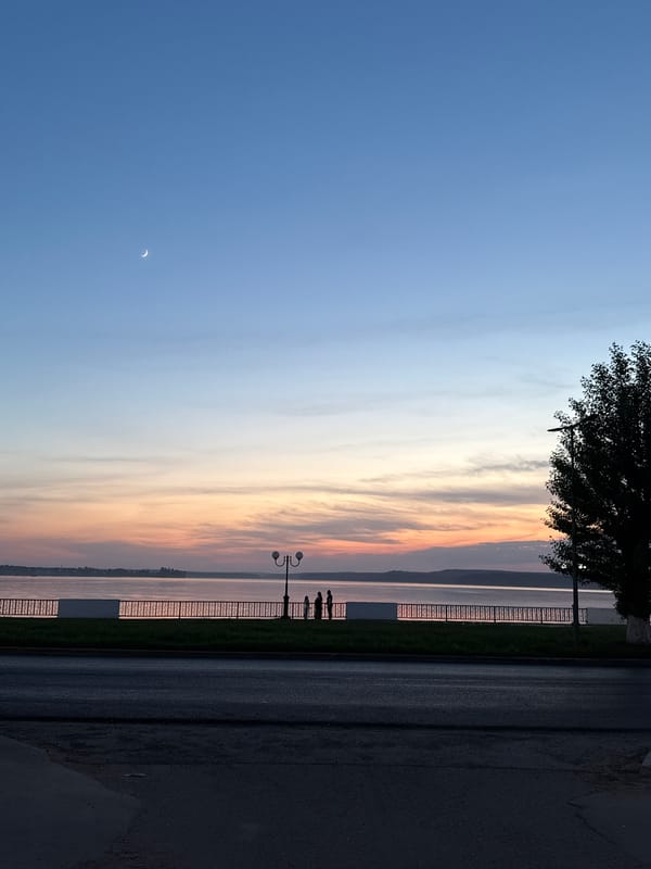 Sunset documented over Votkinsk Pond by multiple witnesses