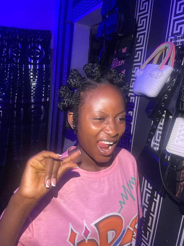 Woman poses for casual photo session in Lokoja