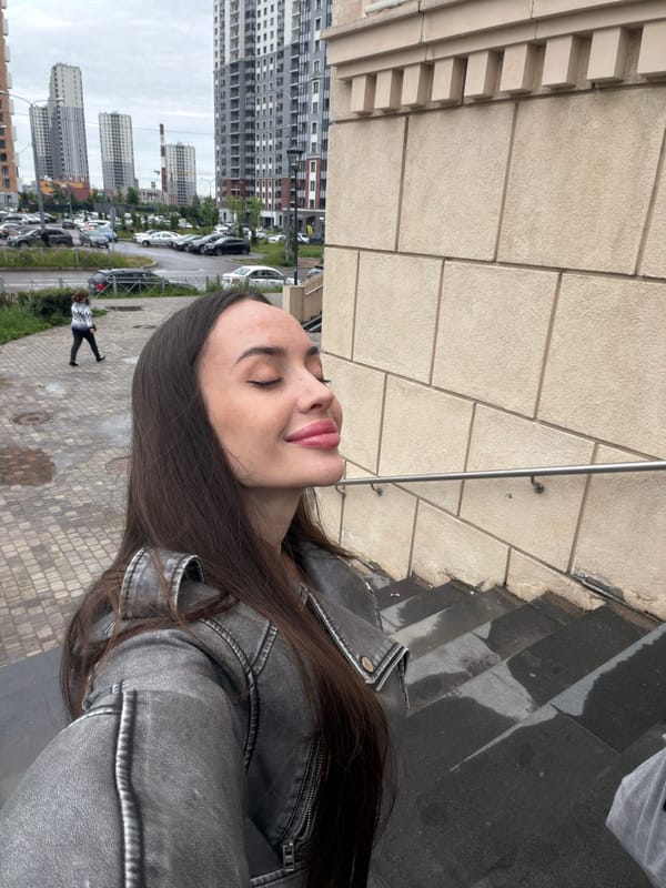 Outdoor selfie and salon scene, Russia, same morning