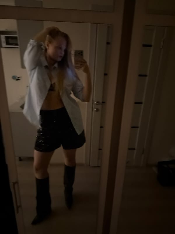 Evening bedroom documentation with inspirational Russian text in Izhevsk