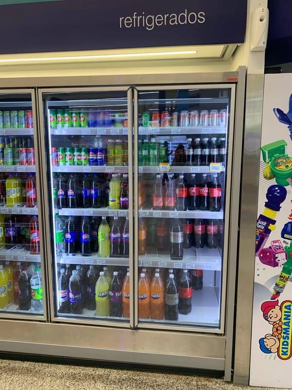 Evening documentation of everyday Pampatar street life and commerce