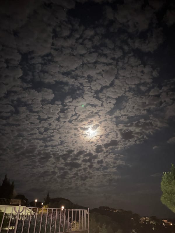 Cloudy moonlit night observed in Sant Feliu de Guíxols