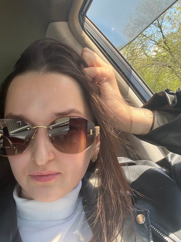 Woman in car with open sunroof spotted in Dzerzhinsk