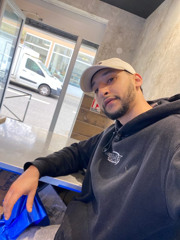 Man in black hoodie spotted around Schiltigheim over 30 minutes