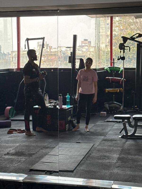 Early morning gym session captured in Kolkata fitness center