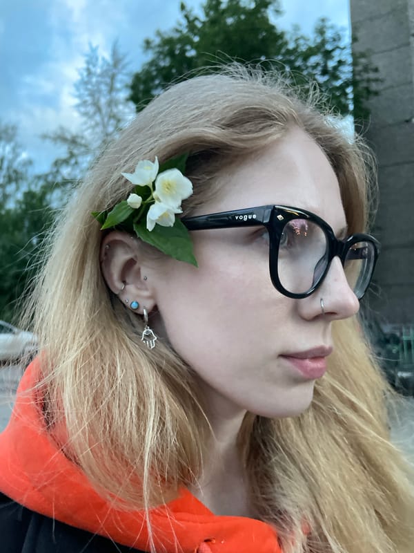 Evening snapshots capture portrait, cityscapes, flower in Izhevsk