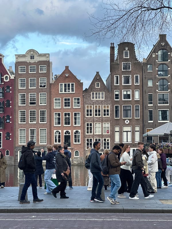 Witness documents everyday Amsterdam street life and tourist activity