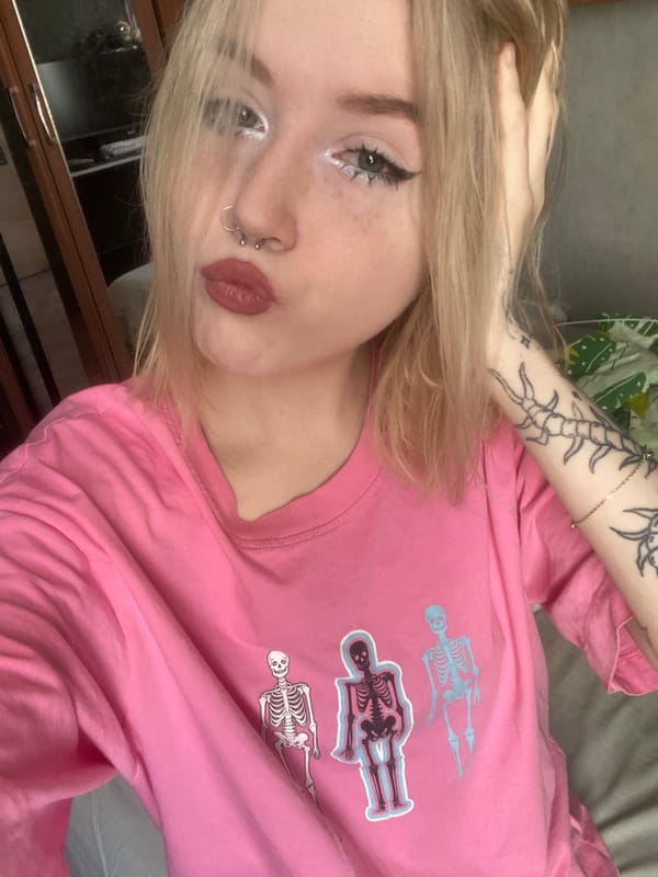 Morning routine selfies and pet moments in Izhevsk