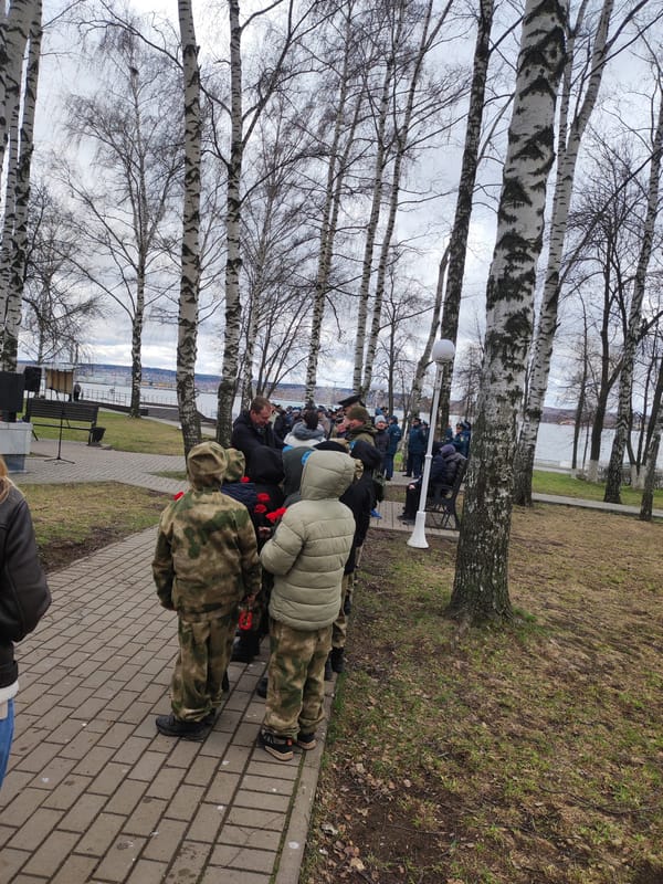 Memorial gathering with flowers draws residents in Votkinsk park