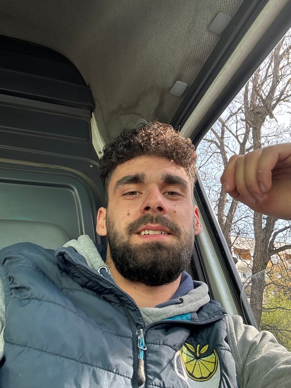 Bearded man photographed from low angle by single witness