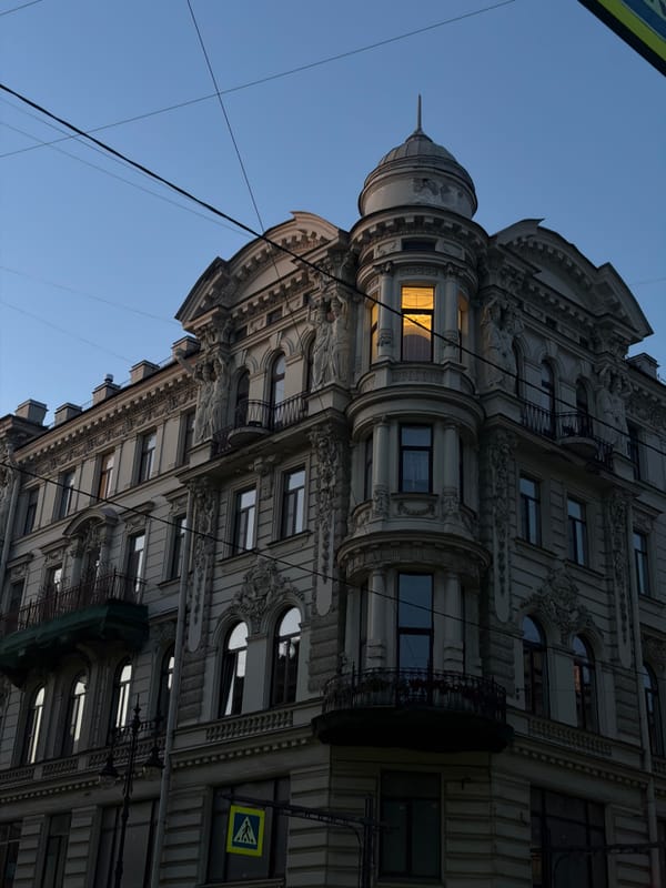 Evening stroll captures Saint Petersburg's architecture during golden hour