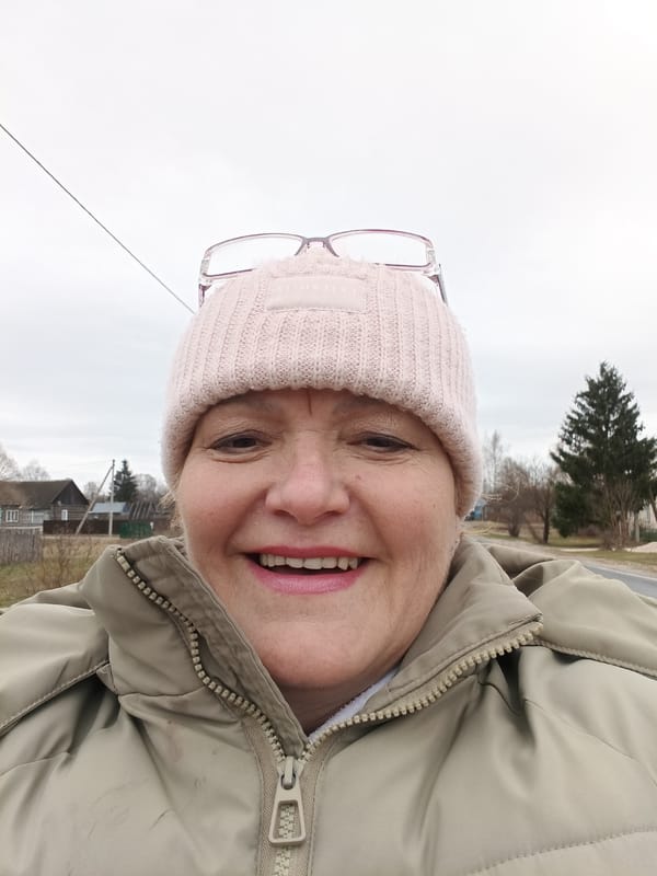Woman documents spring day journey through Russian village roads