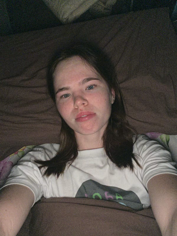 Woman takes bedroom selfies in Chaikovsky, Russia