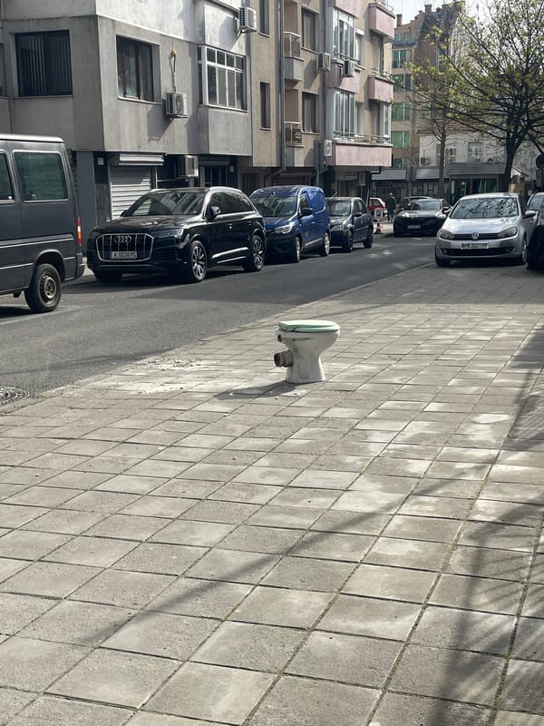 Afternoon walkabout captures everyday scenes across Burgas, Bulgaria