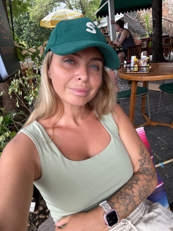 Relaxed stop at a tropical cafe in Ko Samui