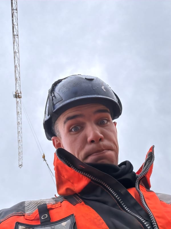 Construction worker photographed from below in Zug