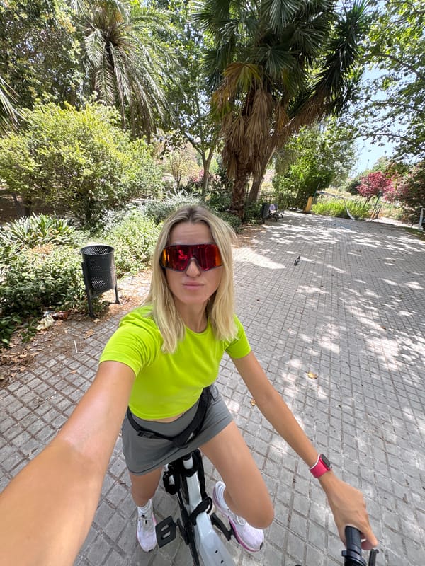 Leisurely bike ride through Valencia's Turia park gardens