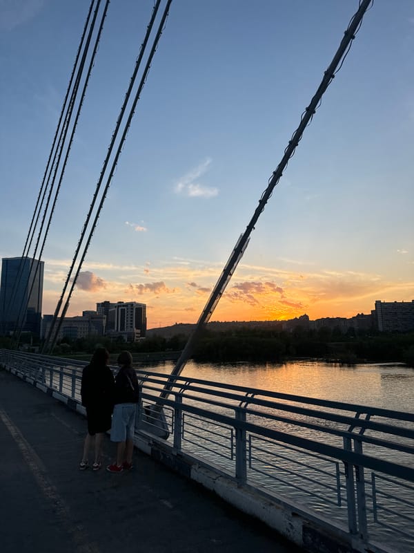 Afternoon gatherings documented along Krasnoyarsk riverfront and bridge areas