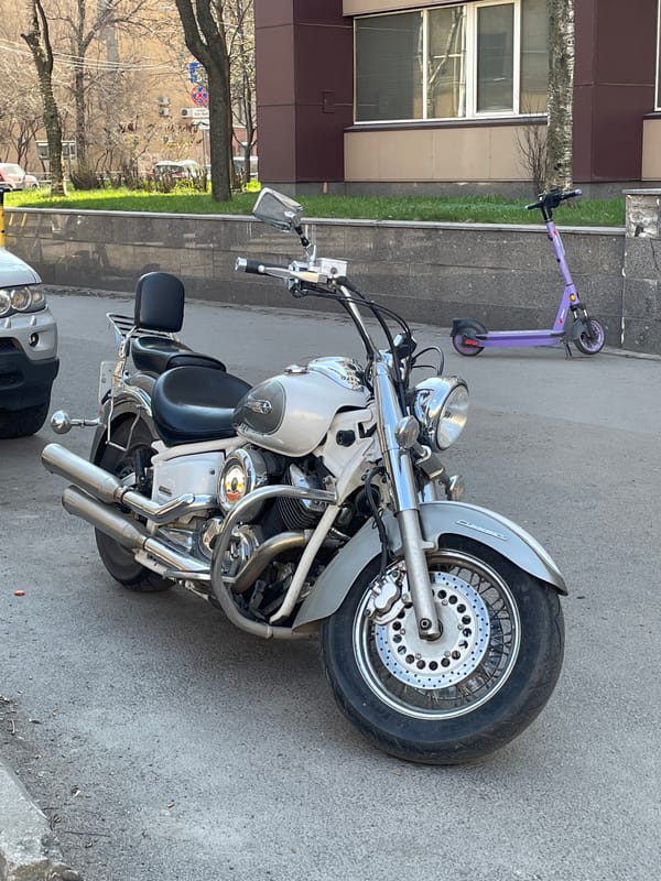 Ordinary parking scene documented in Saint Petersburg
