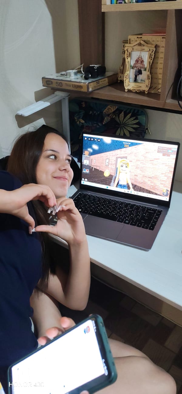 Afternoon at home in Noviy: selfies, pets, and everyday moments