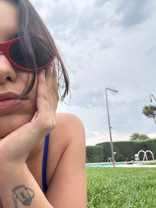 Cloudy pool day in El Escorial, late afternoon hangout