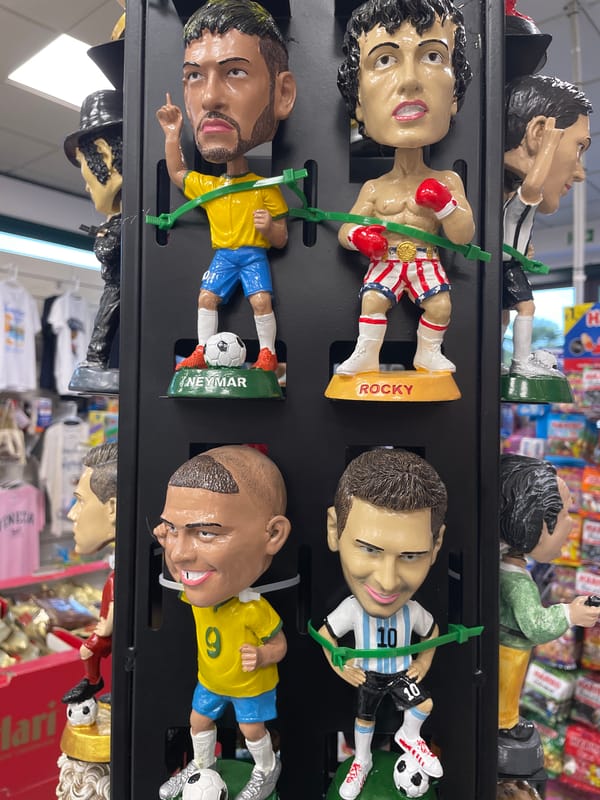Tourist shops for novelty bobbleheads in Venice store