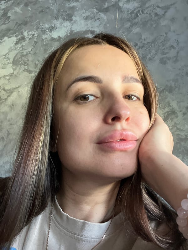Woman takes series of selfies during four-minute session