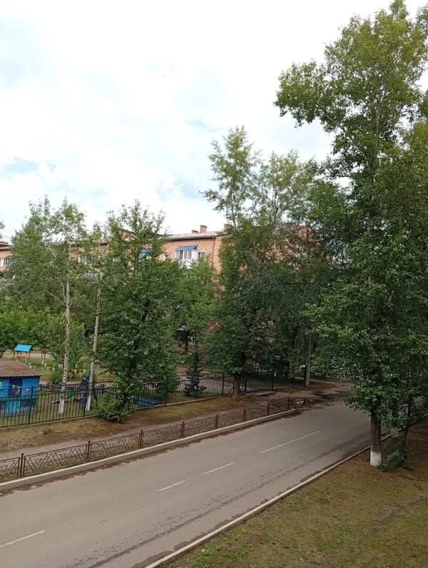 Quiet morning in a Minusinsk apartment neighborhood