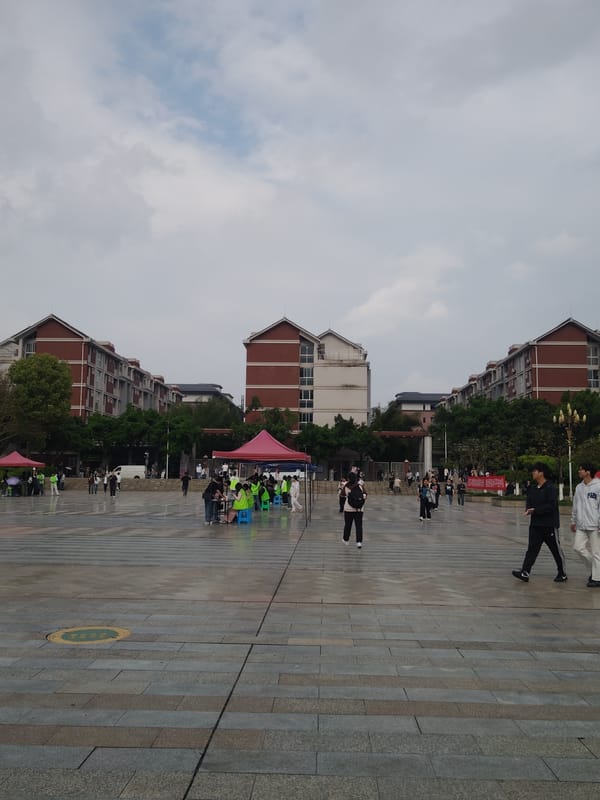 Green-vested groups gather at Chongqing university campus