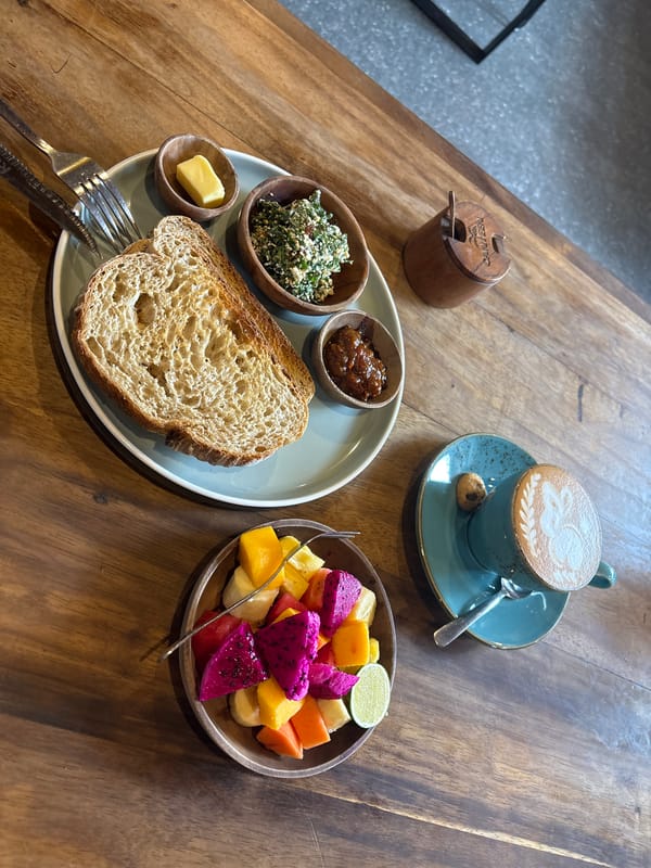 Early morning breakfast documented at North Kuta restaurant