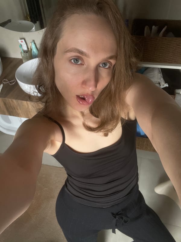 Woman takes rotated selfie in Podshivalovo, Russia