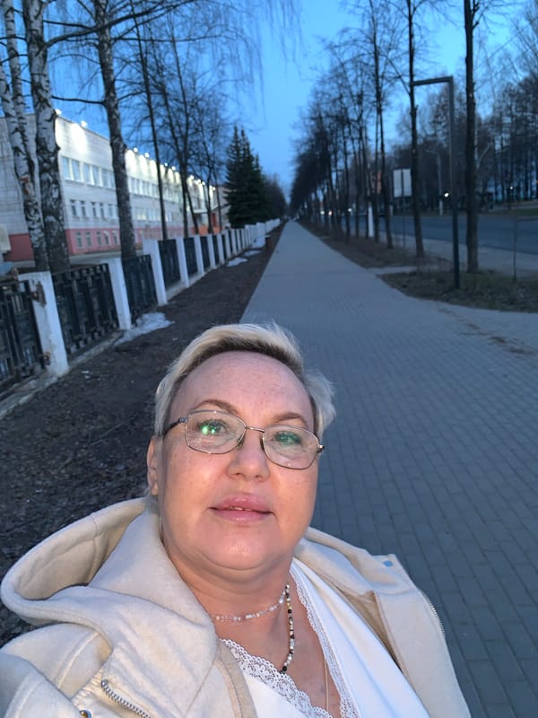 Woman captures twilight selfie in Chaikovsky, Russia