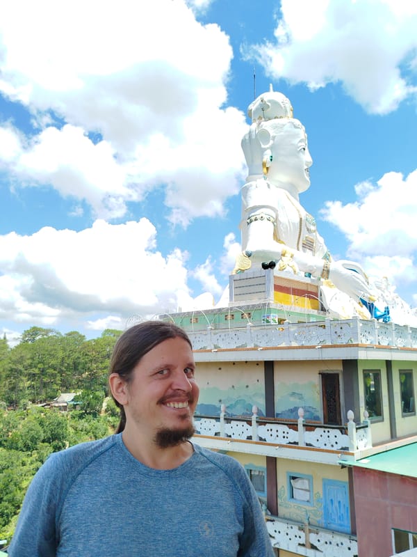 Tourist explores Da Lat religious sites and scenic views