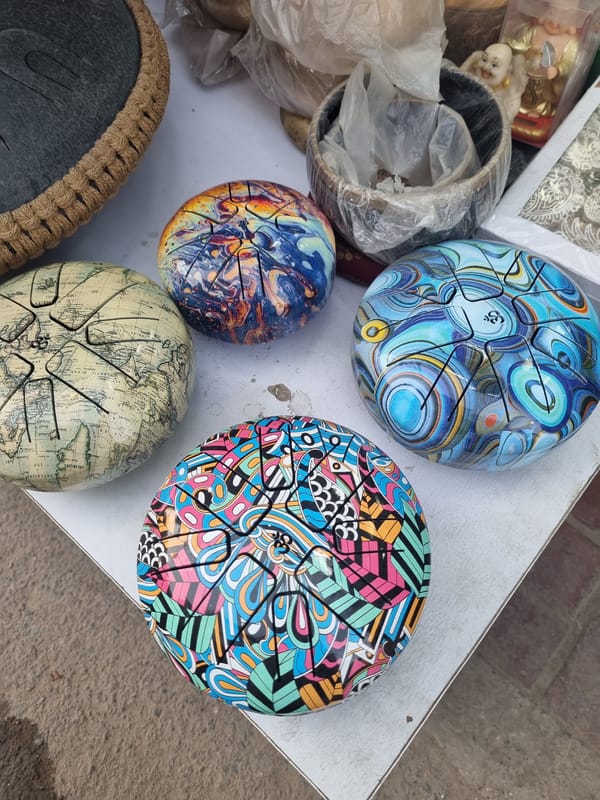 Delhi handicrafts market scenes documented during midday shopping period