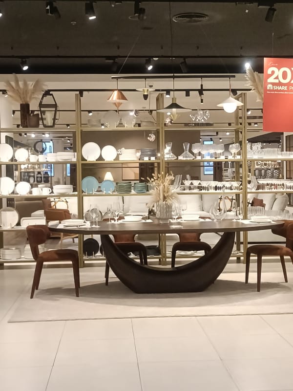 Dubai retail tour covers malls, restaurants, and canal views