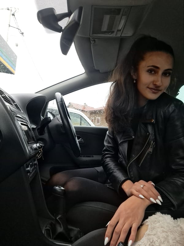 Woman documented working with laptop, later seen in Volkswagen