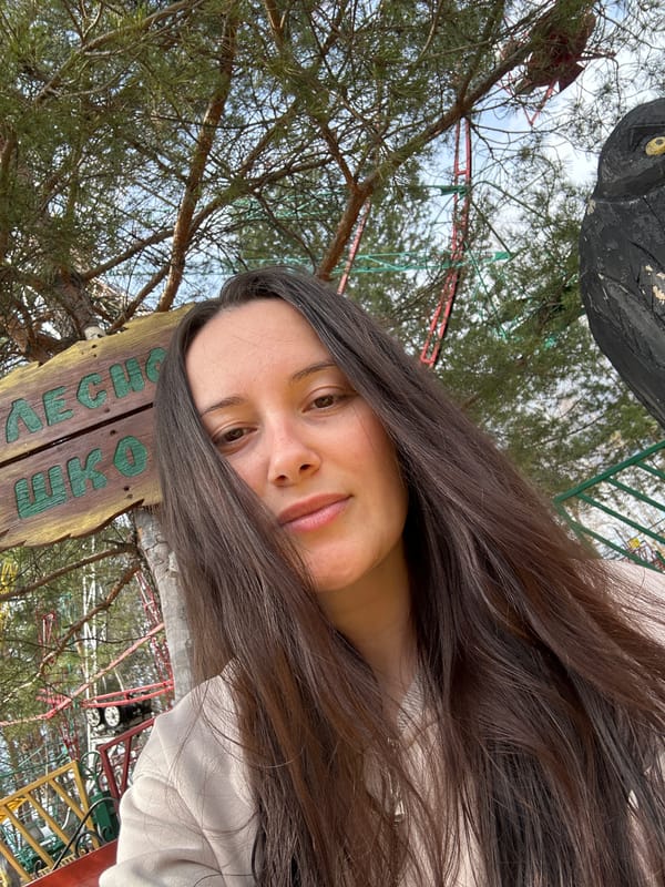 Woman documents Sunday leisure activities in Chaikovsky, Russia