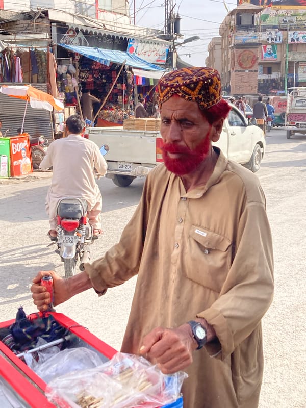 Street vendors documented in Quetta market district