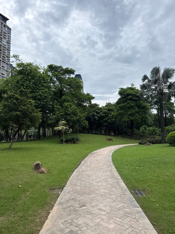 Cloudy morning along Haizhu's riverfront park and promenade