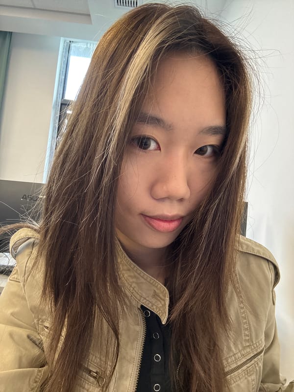 Woman Takes Multiple Bathroom Selfies in Nan'an District