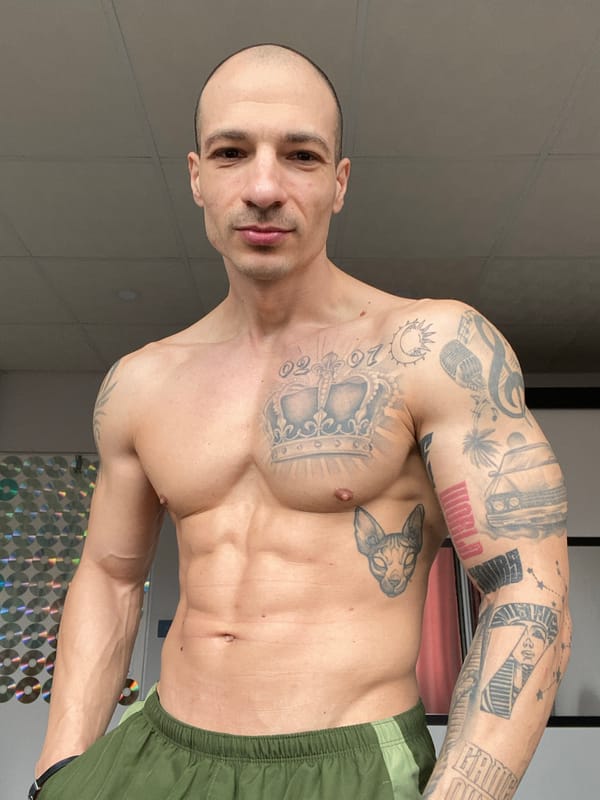 Tattooed man documents selfie session in Bulgarian home