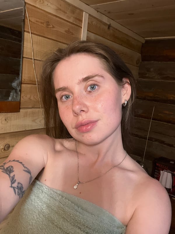 Woman documents sauna experience in Chaikovsky, Russia